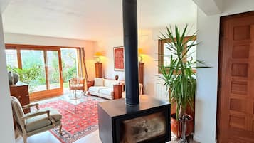 Cheminée, chaîne hi-fi