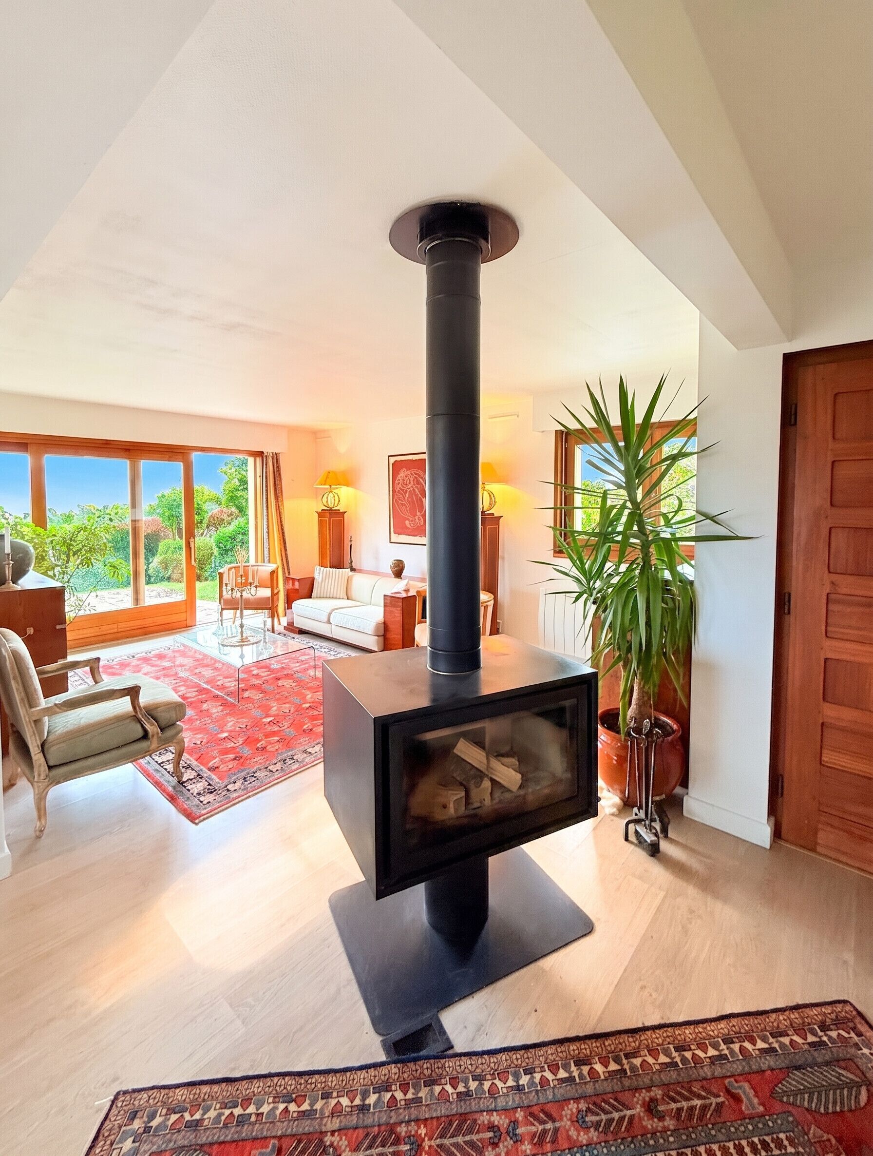 Chimenea y estéreo 