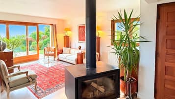 Chimenea y estéreo