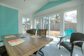 Dining - Discover Oak Island at 2 Looney Dunes: a cozy 3-bedroom retreat for 7. (Oak Island)