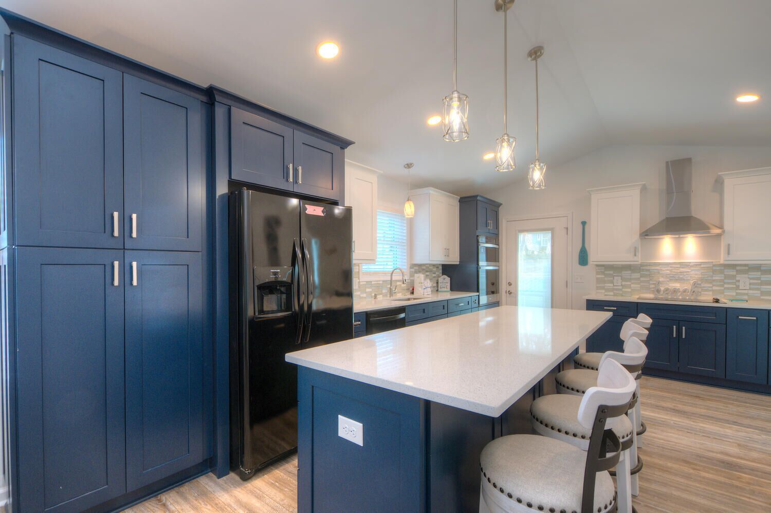 Kylskåp, mikrovågsugn, ugn och spishäll