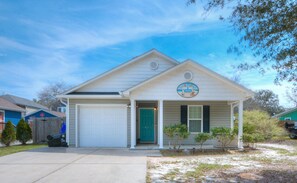Exterior - Discover Oak Island at 2 Looney Dunes: a cozy 3-bedroom retreat for 7. (Oak Island)