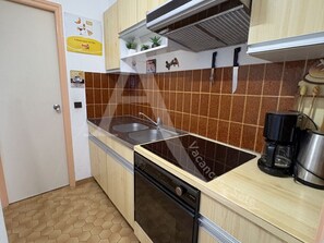 Fridge, microwave, oven, coffee/tea maker - T2 + PARKING ACCES DIRECT AUX PLAGES (Sète)