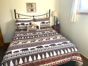 4 bedrooms, iron/ironing board, free WiFi, bed sheets