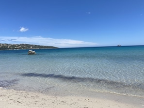 On the beach, sun-loungers - South Corsica, Villa for 7 people, swimming pool, beach 300m away (Sainte-Lucie de Porto-Vecchio)