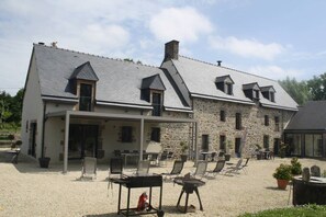 Property grounds - ST MALO / DINARD / DINAN / MT ST MICHEL (Pleudihen-sur-Rance)