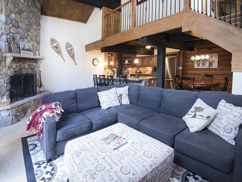 Cozy, Creekside 3BR Vail Condo Ski/Summer Retreat Perfect for Families