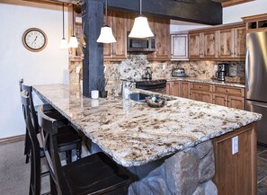 冰箱、微波炉、烤箱、炉灶