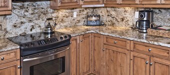 Cozy, Creekside 3BR Vail Condo Ski/Summer Retreat Perfect for Families