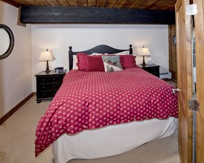 3 bedrooms, iron/ironing board, free WiFi, bed sheets - Cozy, Creekside 3BR Vail Condo Ski/Summer Retreat Perfect for Families (Vail)