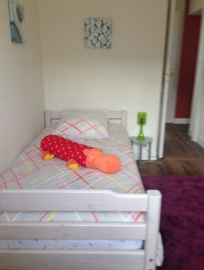 3 bedrooms, iron/ironing board, free WiFi, bed sheets