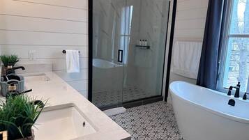 Combined shower/bathtub, hair dryer, towels, soap