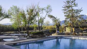 Piscine extérieure, piscine chauffée