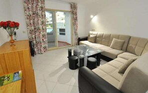 Flat-screen TV - Apartamento Ria Formosa - 2 bed rooms , 800 m from the Oura beach (Ria Formosa)