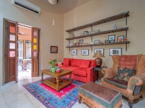 Smart TV, books, stereo