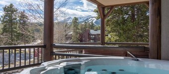 Private Hot Tub, Laundry & Garage, Short Walk to Main Street, Mountain Views