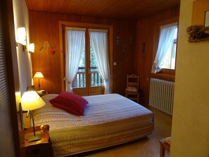 1 chambre, fer et planche à repasser, accès au Wi-Fi (inclus)