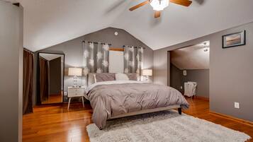 3 bedrooms, desk, iron/ironing board, free WiFi