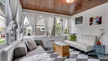 TV, fireplace, DVD player, books