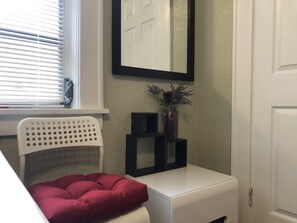 Interior - Family Apartment/East Hollywood/2 miles to beach/Sleep 6/Free Parking/BBQ/J-6 (Hollywood)