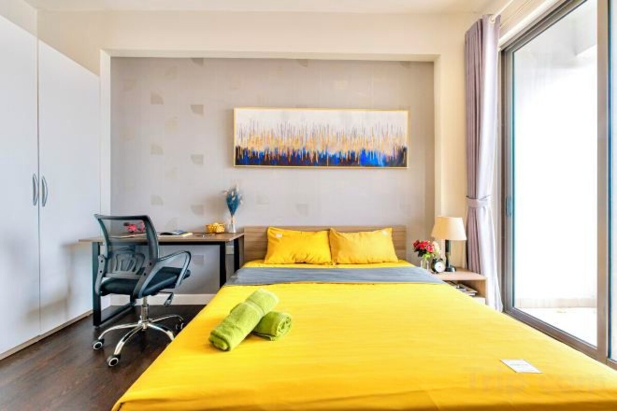 Premium bedding, minibar, desk, laptop workspace