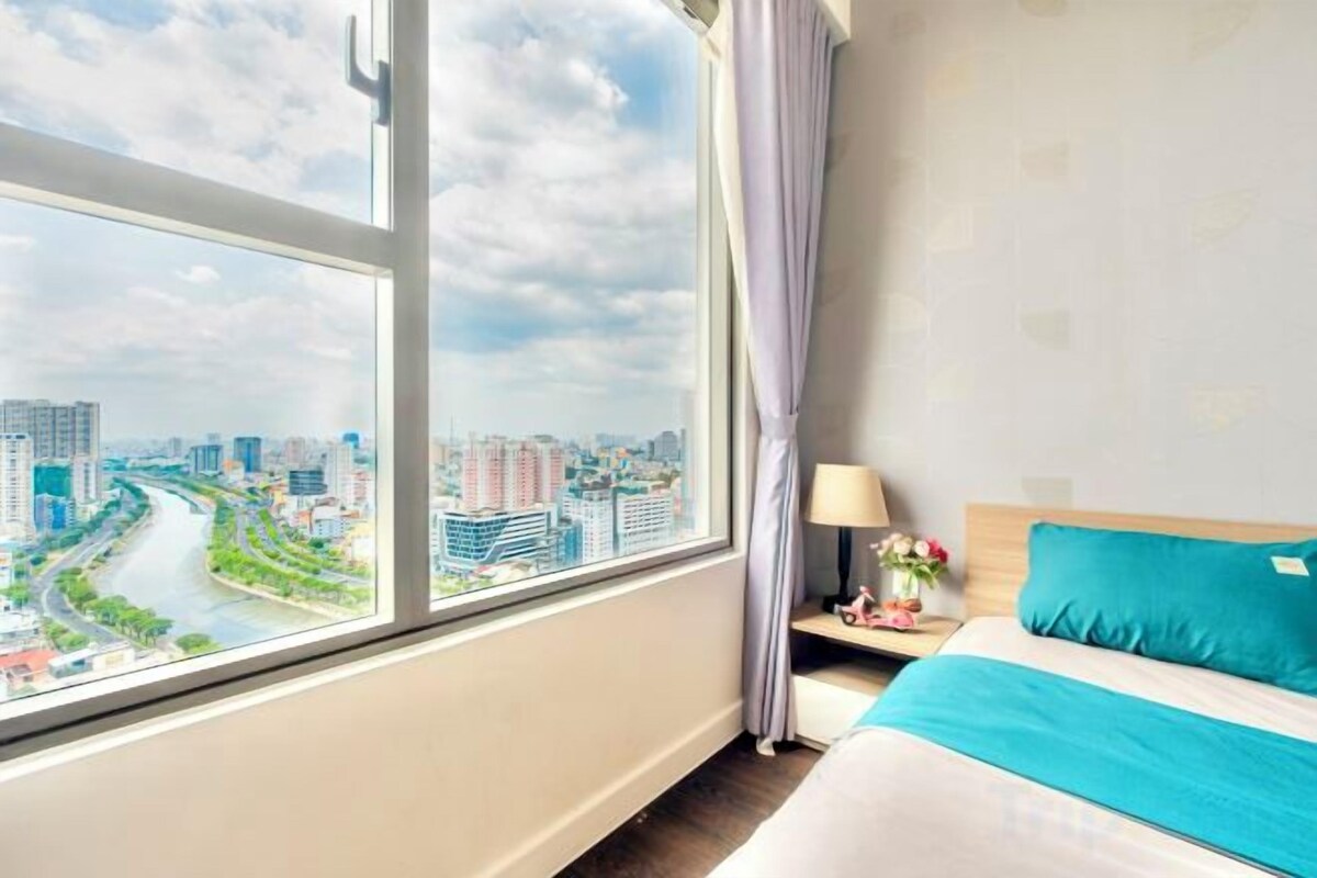 Premium bedding, minibar, desk, laptop workspace
