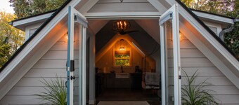 The Nest- Treetop Oasis studio with large deck- walk downtown