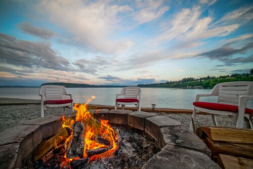 NEW- Amazing Lighthouse  Beach  Waterfront Homes sleeps 14