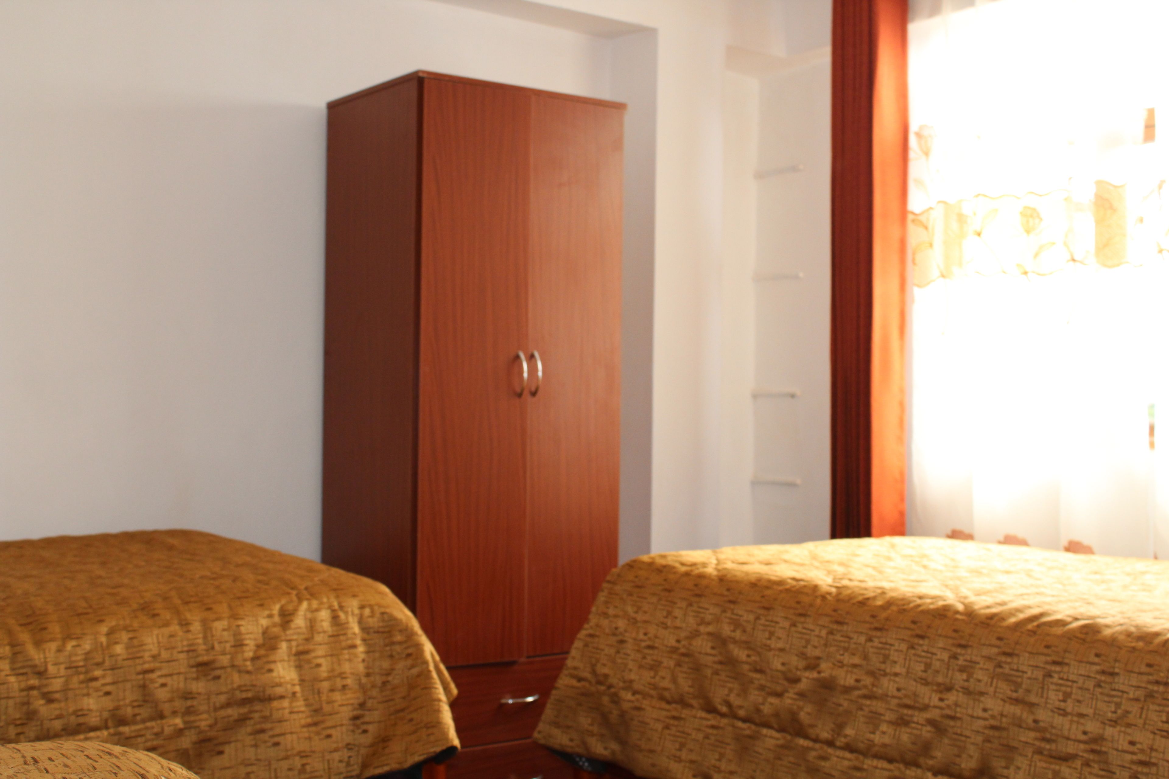 9 bedrooms, down comforters, free WiFi, bed sheets