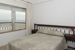 3 chambres, fer et planche à repasser, Wi-Fi, draps fournis