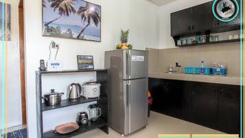 Fridge, stovetop, coffee/tea maker, electric kettle