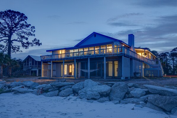 Exterior - Blue Seahorse *Carrabelle/Eastpoint/St. George FL Beachfront* Pet-Friendly** (Carrabelle)