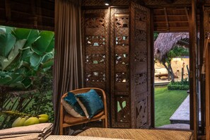 2 bedrooms, desk, WiFi, bed sheets - Beach walk villa Pryaniki (Tabanan)