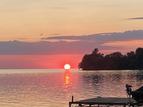 Amazing Waterfront, Cottage at Big Bay Point