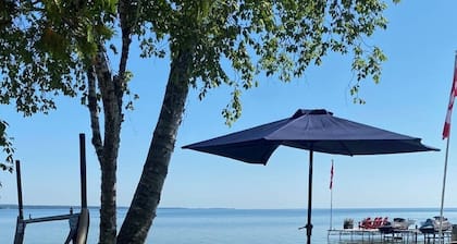 Amazing Waterfront, Cottage at Big Bay Point