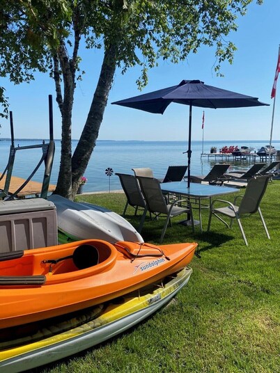 Amazing Waterfront, Cottage at Big Bay Point