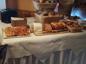 Desayuno buffet todos los días (con cargo)