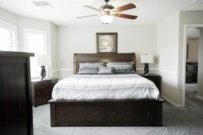 3 bedrooms, desk, iron/ironing board, WiFi - Welcome to this updated beautiful home.  Heated community pools. Sleeps 6 (Gilbert)