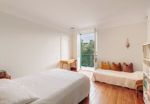 7 bedrooms, iron/ironing board, WiFi, bed sheets
