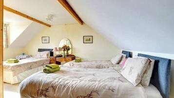 3 chambres, fer et planche à repasser, lit parapluie, Wi-Fi gratuit