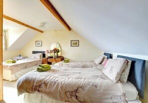 3 chambres, fer et planche à repasser, lit parapluie, Wi-Fi gratuit