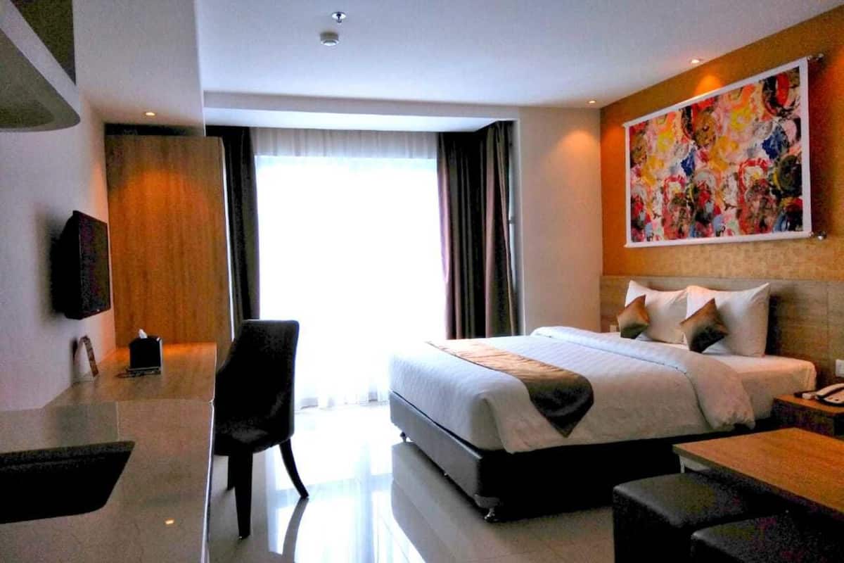 superior room | desk, laptop workspace, iron/ironing board, free wifi