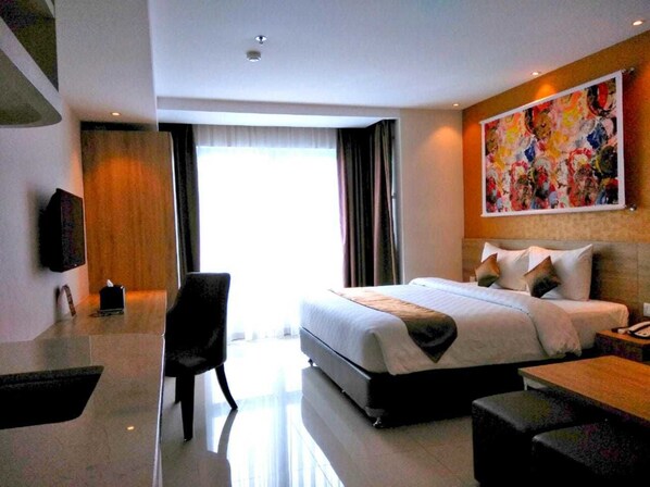 Habitación superior | Escritorio y espacio para trabajar con laptop 