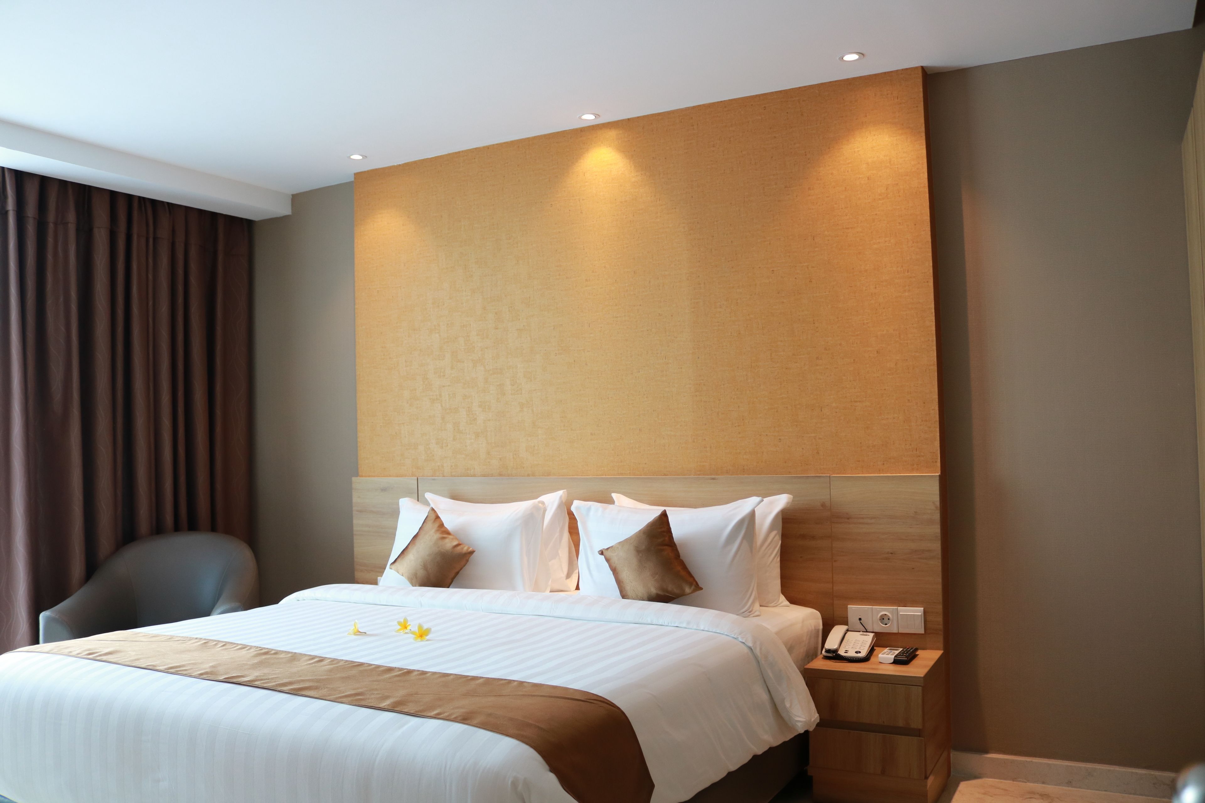 desk, laptop workspace, iron/ironing board, free wifi