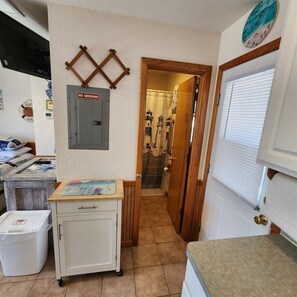 Combined shower/bathtub