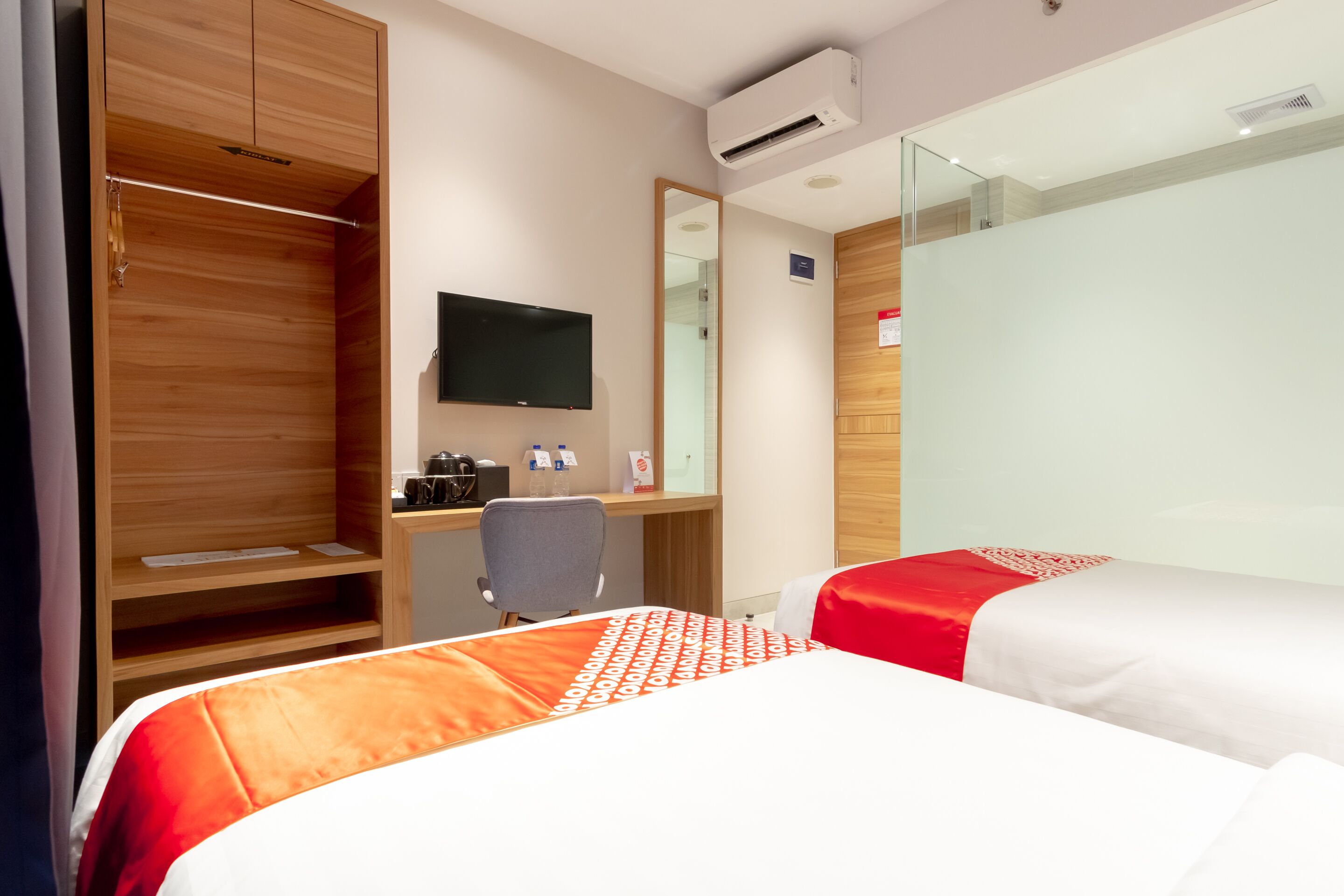 standard twin room | in-room safe, desk, soundproofing, free wifi