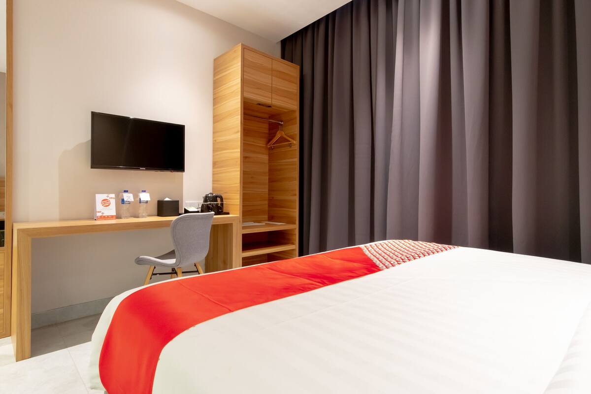 standard double room | in-room safe, desk, soundproofing, free wifi