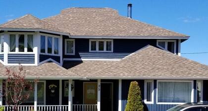 Inspired by the sea! Total relaxation in the heart of the Trinity Bight!