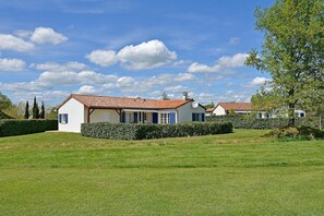Exterior - Luxury Villa in France with Pool and Garden (Vasles)