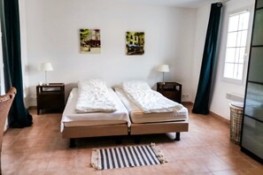3 bedrooms, iron/ironing board, Internet